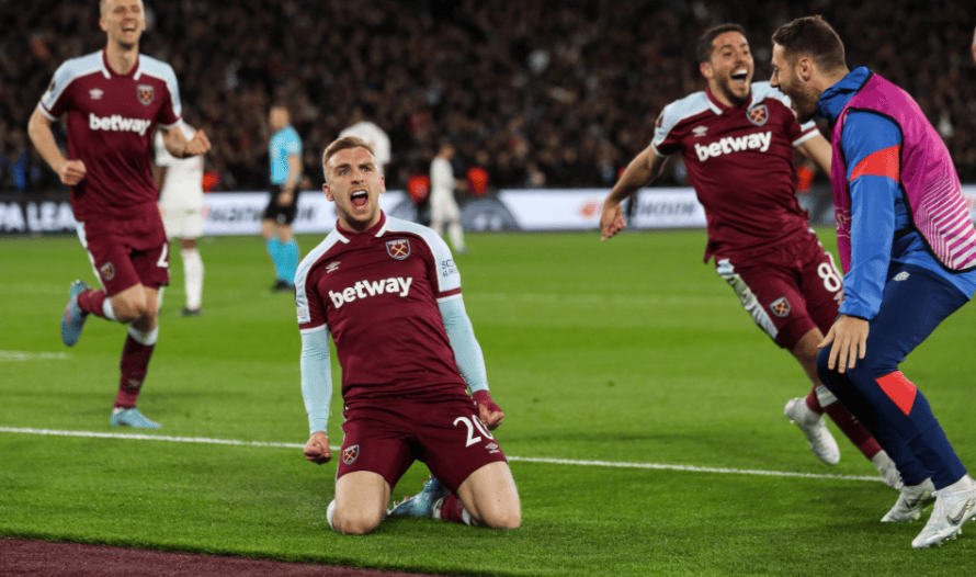 王建民在华盛顿国民队的复出战获得现场三万名球迷的起立鼓掌