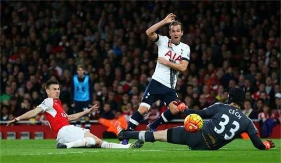 虎视眈眈的 虎视眈眈的